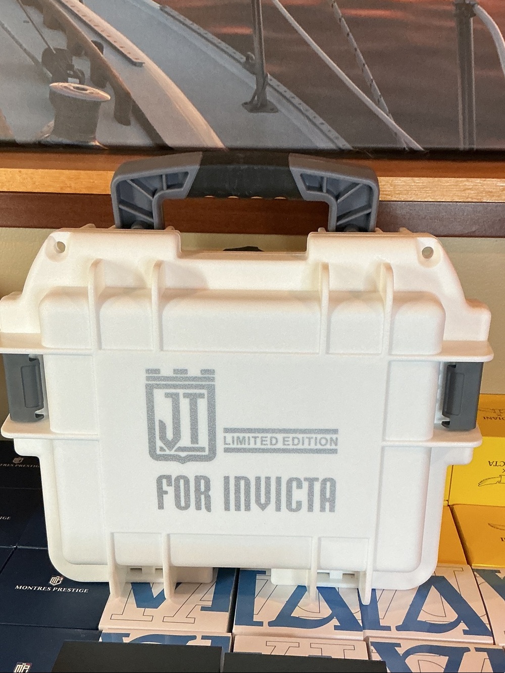 Limited Edition Invicta White Protective Carry Case with Gray Handle
